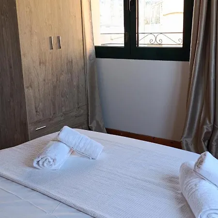 Traditional Two Level Лиападес