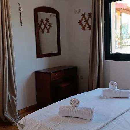 Traditional Two Level Ferienhaus Liapades